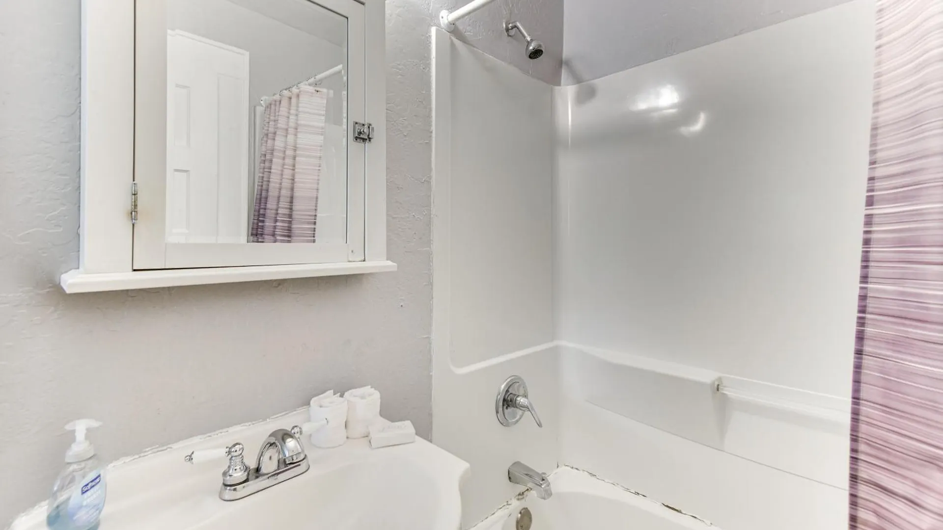 Norfolk Apartment 1 Mi To Ocean View Beach Park! North Camellia Acres